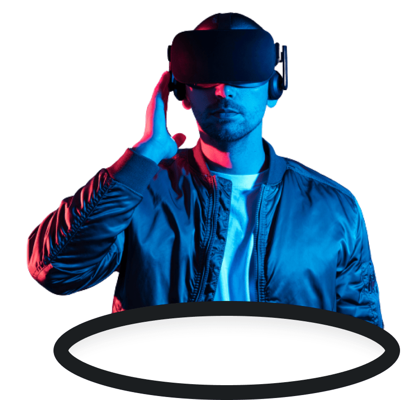 Мужчина в виртуальной реальности с наушниками